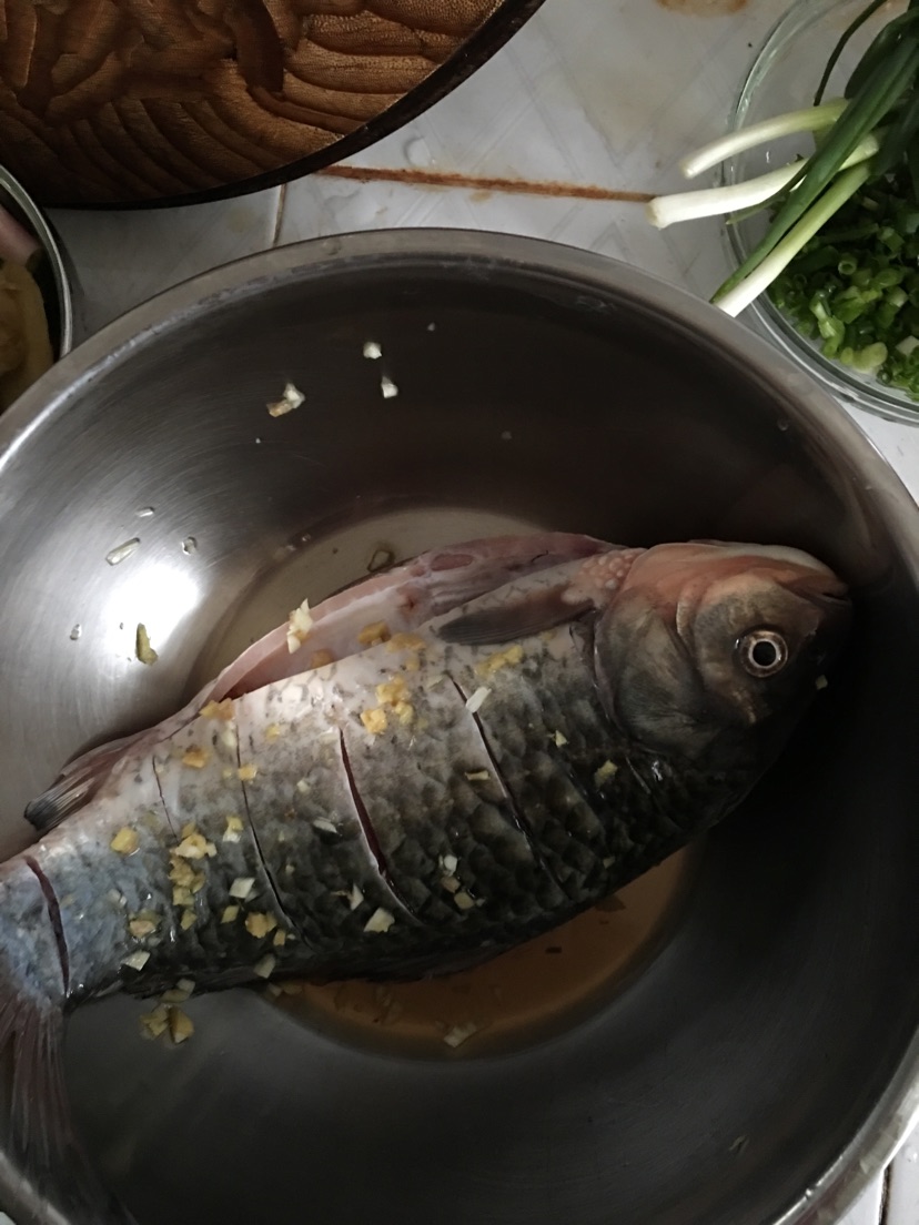 鲫鱼（喜头鱼）炖萝卜汤的做法图解4