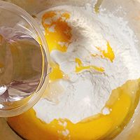 Q弹软糯❗️超级好吃的咸蛋黄肉松麻薯球的做法图解7