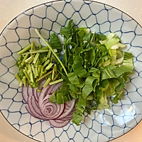 牛肉炒乌冬的做法图解1