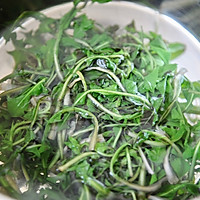 蒲公英猪肉馄饨#春天肉菜这样吃#的做法图解2