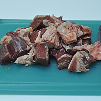 萝卜炖牛腩的做法图解1