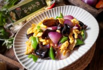 降压养生快手菜—洋葱木耳炒鸡蛋的做法