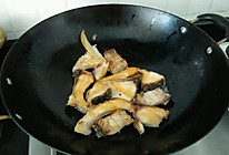 砂锅焖鲩鱼的做法