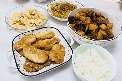 土豆炖鸡块贴小锅饼