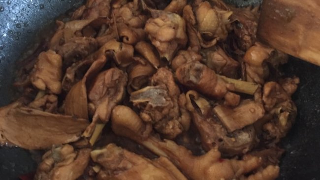 小鸡炖蘑菇的做法