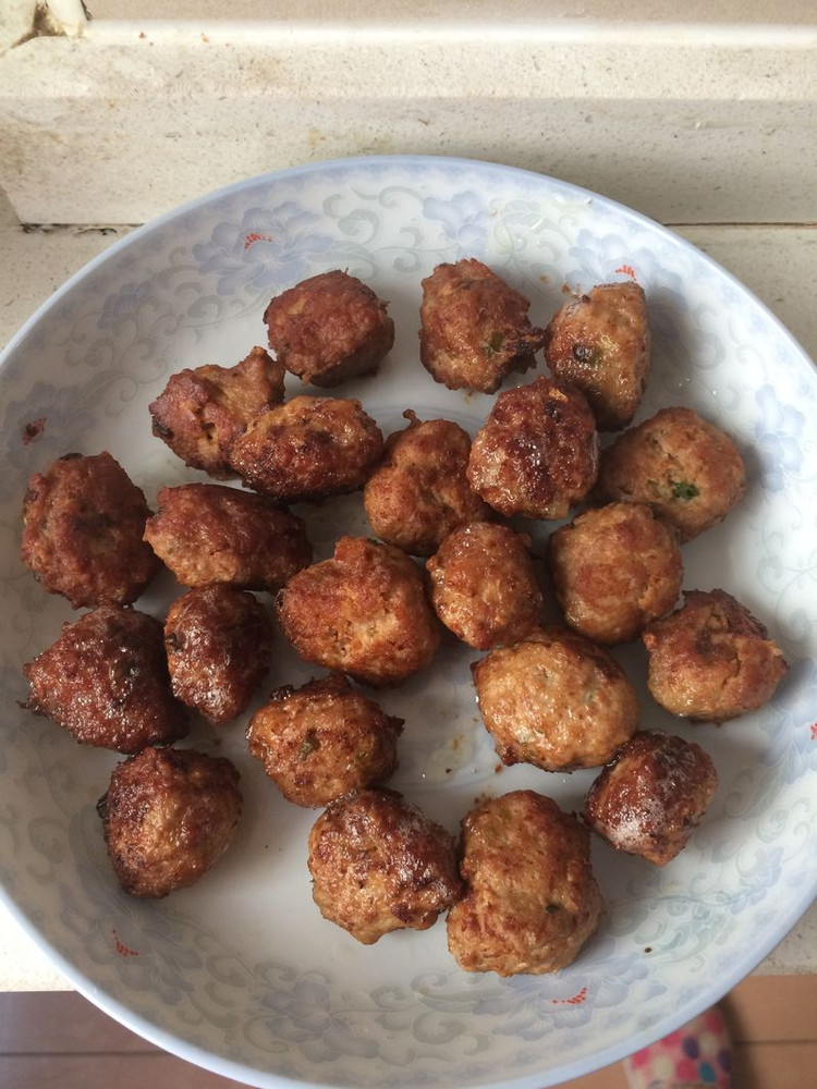 炸肉丸的做法