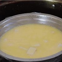 豆腐里加3个鸡蛋，不炒也不炖，简单一做，全家人馋得直流口水的做法图解3