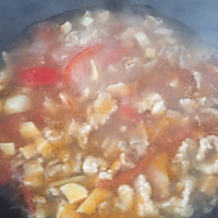 快手靓汤—西红柿杏鲍菇肉片汤的做法图解7