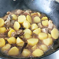 小土豆油焖五花肉的做法图解7