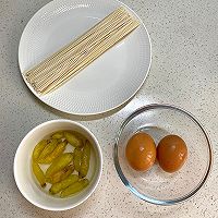 泡椒鸡蛋面的做法图解1