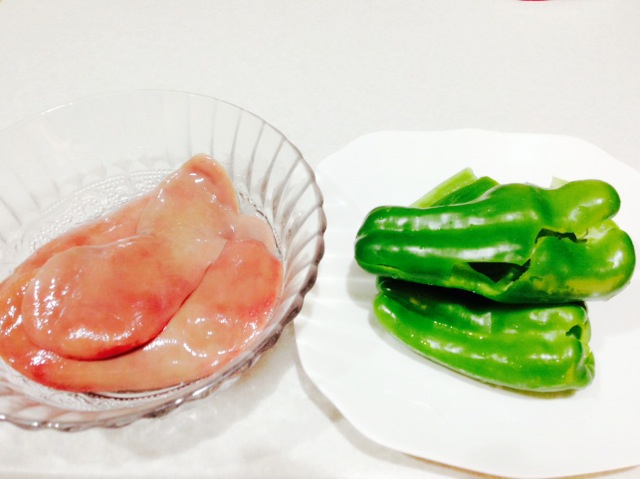 辣椒炒腰花的做法图解1