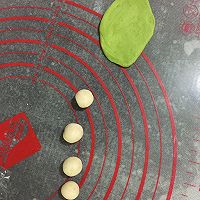 造型馒头：可以剥皮的豌豆荚的做法图解5