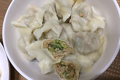 芹菜鸡肉水饺