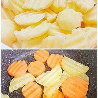 #一起土豆沙拉吧#今日份香煎土豆沙拉安排上了的做法图解1