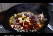 鱼头豆腐煲的做法-关注鼎园丰餐饮培训带你了解更多美食技术的做法