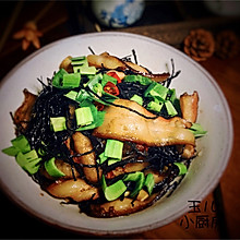核桃花蒸腊肉