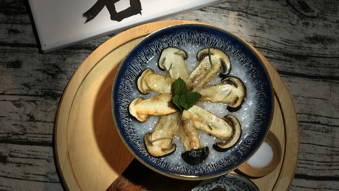 抚仙谷胚芽米粥配香煎大球盖菇！