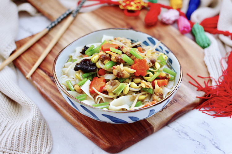 芹菜木耳飞蛤打卤面的做法