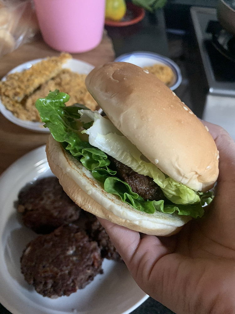 牛肉饼（鸡排）汉堡的做法