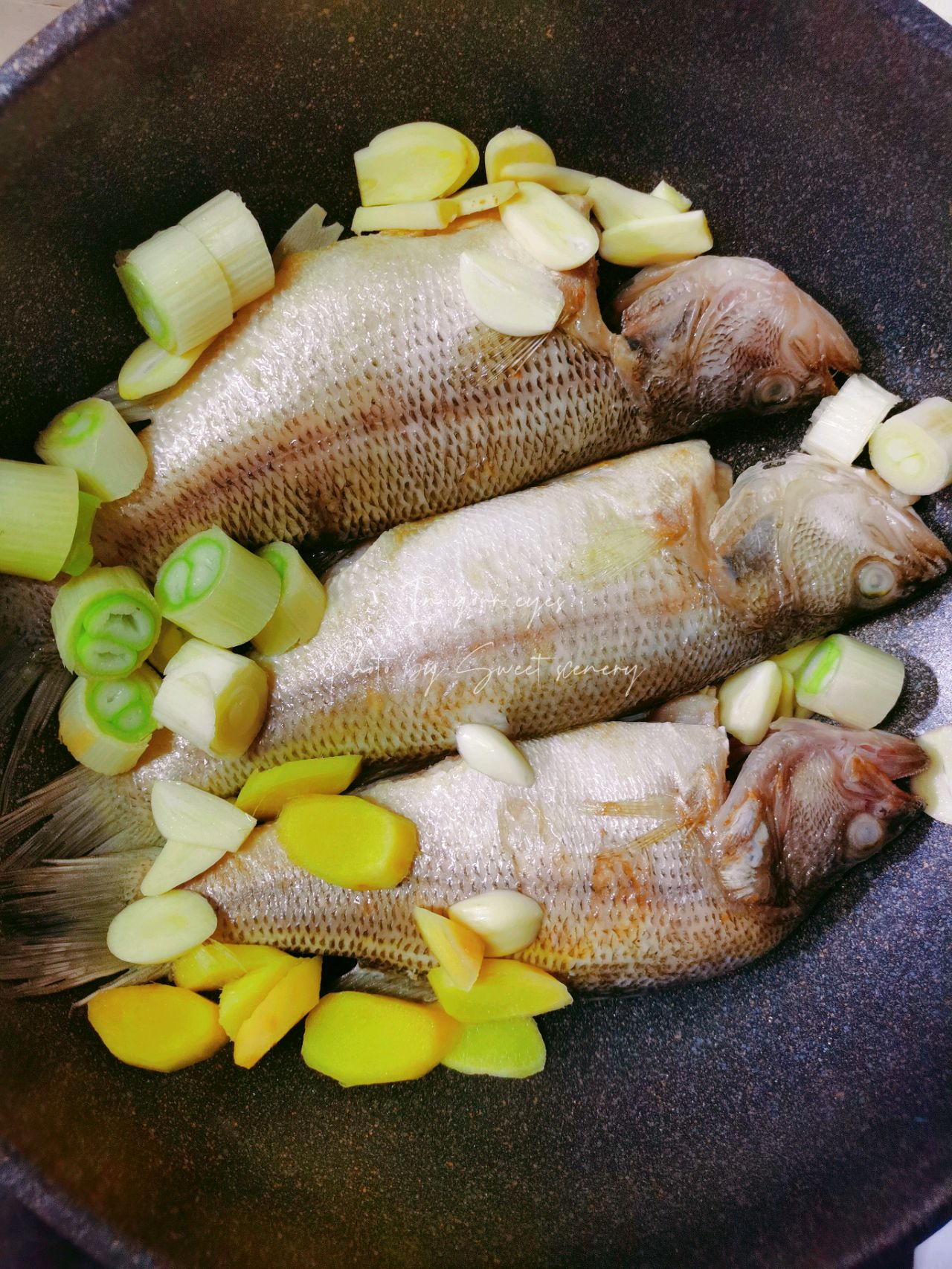 厨师长教你做“清蒸鲈鱼”，鱼肉鲜甜，原汁原味，收藏起来吧_哔哩哔哩_bilibili