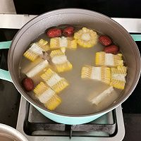 美味营养的山药玉米排骨汤的做法图解5