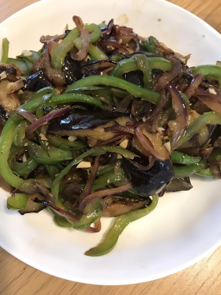 尖椒洋葱茄子的做法