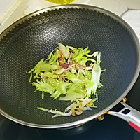 #本周热榜#家常菜之芹菜炒鱿鱼的做法图解5