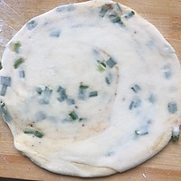 外酥里软葱油饼的做法图解5
