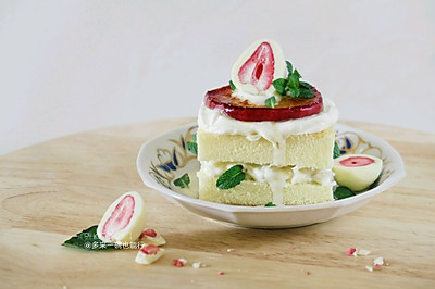 白巧草莓水果蛋糕