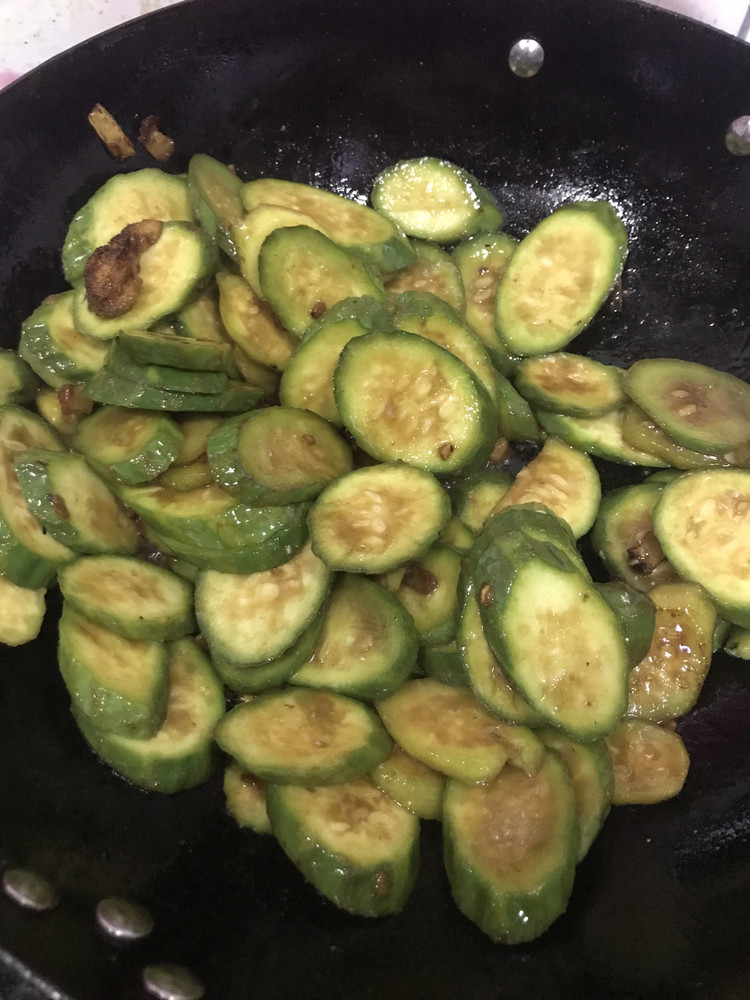 油渣葱花炒丝瓜的做法
