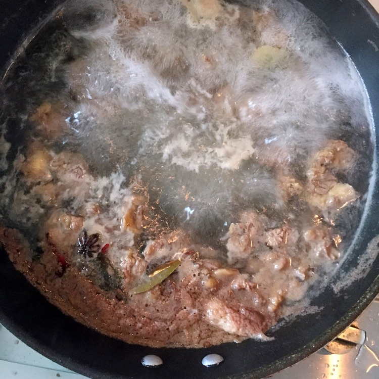 暖心暖胃牛腩萝卜汤的做法图解3