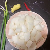 红烧白萝卜的做法图解1