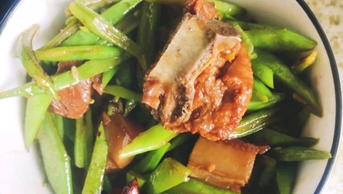 菜籽油煸炒四季豆肉