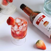 草莓微醺气泡酒，果香清爽喝不醉的做法图解4