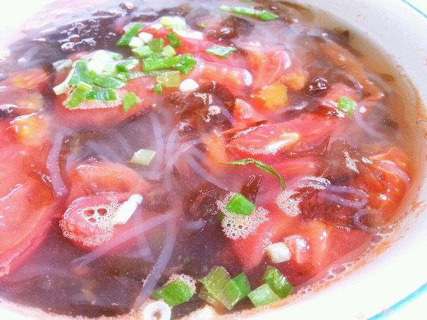 乐乐自家菜--西红柿紫菜粉条汤