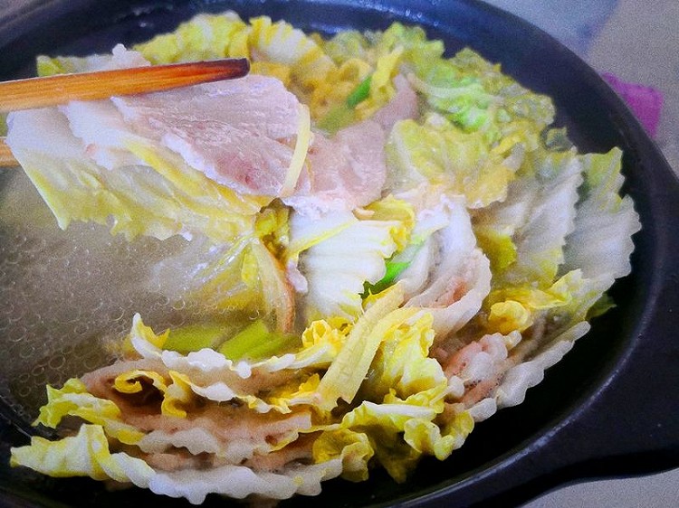 日式猪肉白菜锅(小栗旬广告)的做法