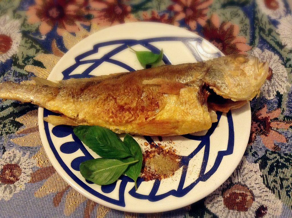 Fried yellow croaker in ancient way