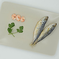 ＃夏日时光＃泰式甜辣酱拌沙丁鱼干虾仁的做法图解1