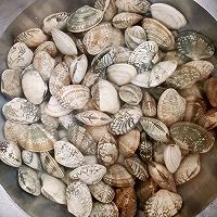砂锅海鲜粉丝煲的做法图解2