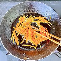 #葱伴侣豆瓣酱能蘸善炒#酱香肉丝炒面的做法图解7