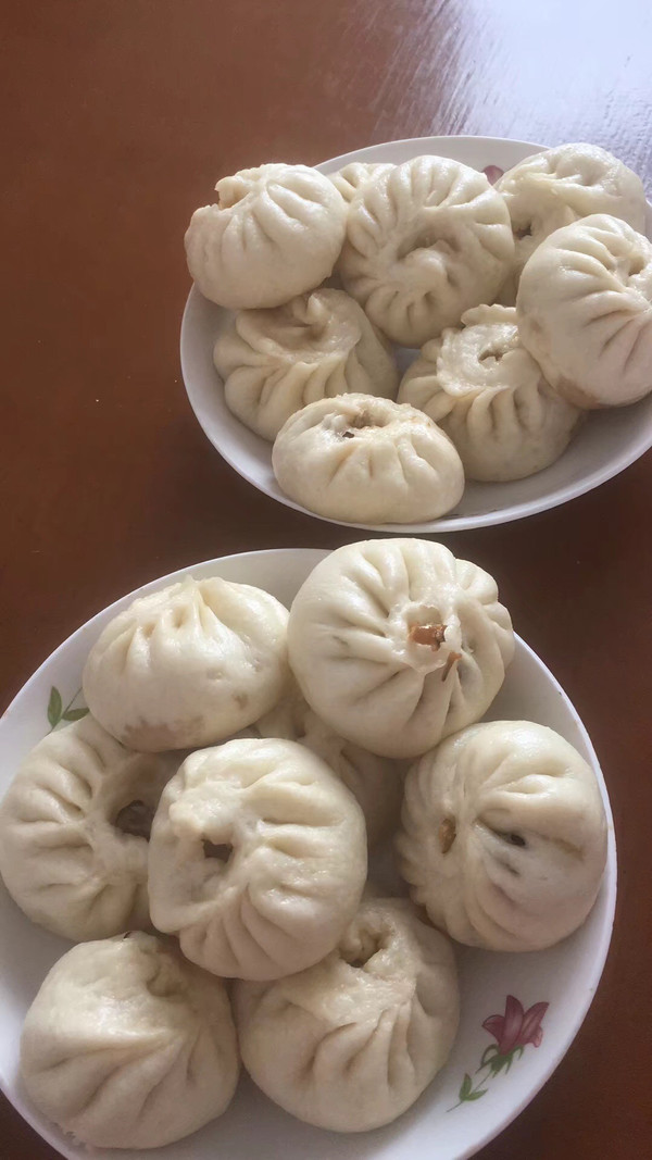 咸菜腊香肠包