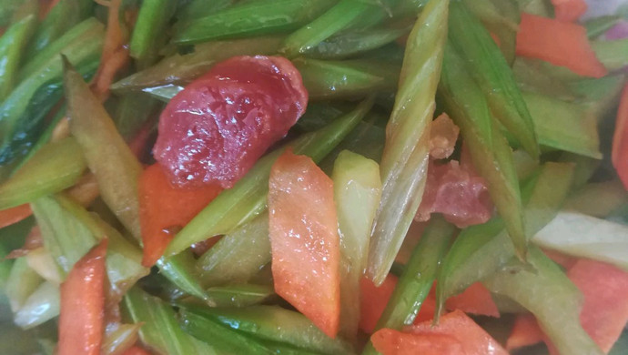 芹菜炒腊肠