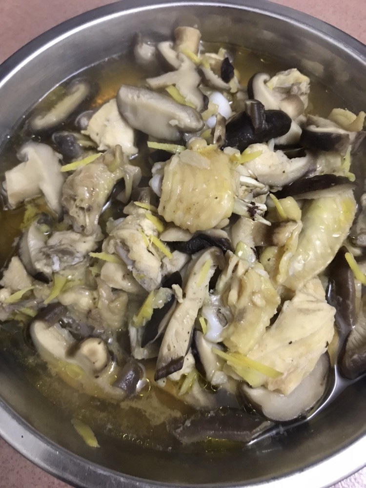 香菇蒸鸡肉的做法