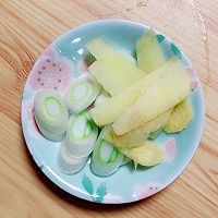 滋补润燥-棒骨萝卜裙带菜汤#我的养生日常-远离秋燥#的做法图解4