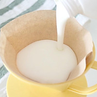 简单夏日宝宝甜品：秘制浓稠酸奶做水果小盆栽的做法图解1