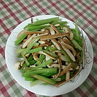 芹菜炒豆腐干的做法图解1