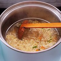 #带着美食去踏青#羊肉茼蒿方便面的做法图解9