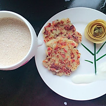 改良版减脂餐之超浓郁奶香土豆泥蔬菜饼，配上香梨香蕉奶昔