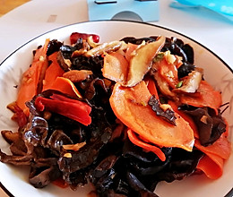 #憋在家里吃什么#全素营养餐香菇木耳胡萝卜的做法