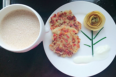 改良版减脂餐之超浓郁奶香土豆泥蔬菜饼，配上香梨香蕉奶昔